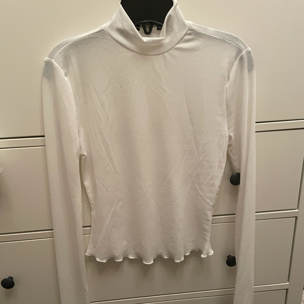 turtle neck in white